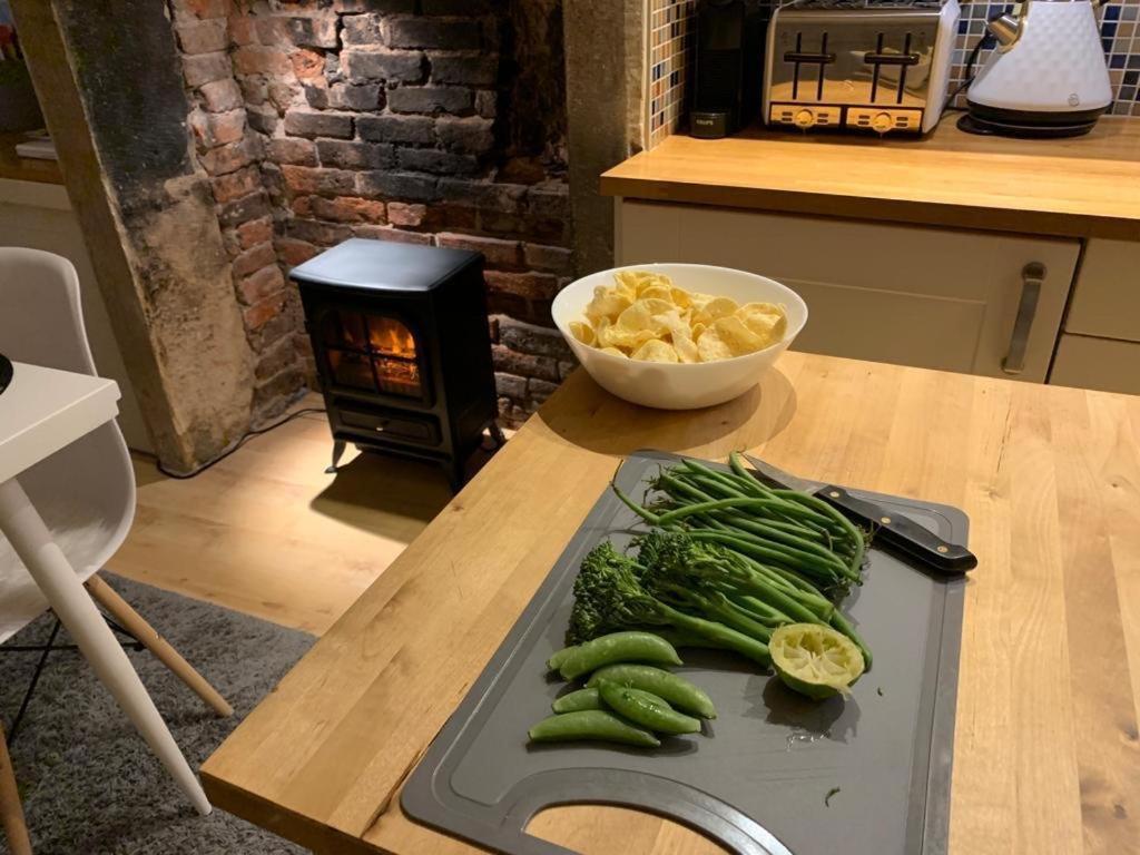 The Tenth House, Grade II Listed Georgian Town House, Wirksworth, Derbyshire, Peak District Cottage, Sleeps 5 Exterior photo